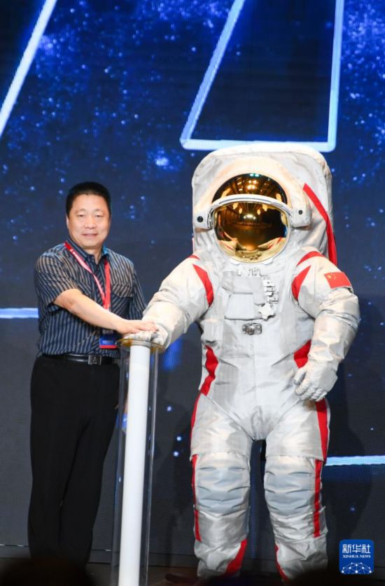這是9月28日拍攝的中國(guó)載人月球探測(cè)工程登月服征名活動(dòng)啟動(dòng)儀式現(xiàn)場(chǎng)。新華社記者 王全超 攝