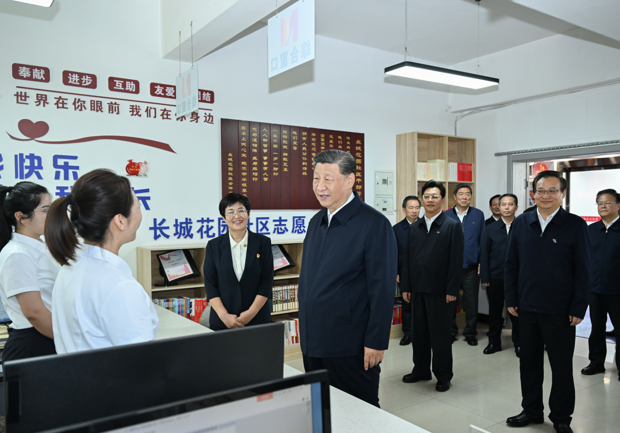 2024年6月19日，習近平總書記來到寧夏銀川市金鳳區(qū)長城花園社區(qū)考察。