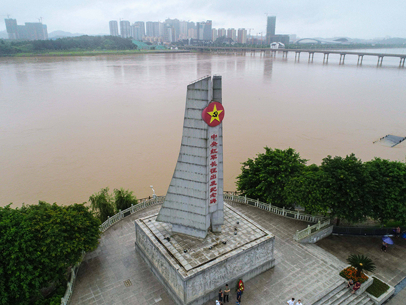 這是位于江西省于都縣的中央紅軍長征出發(fā)紀(jì)念碑。