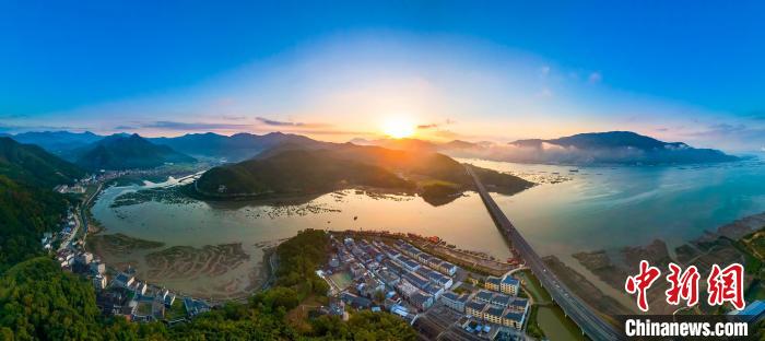 溪邳村背山靠海，風(fēng)光旖旎。(資料圖) 吳慶堂 攝